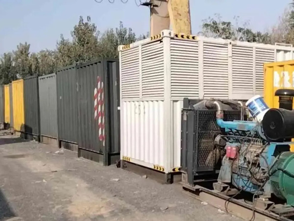 龙湾200KW柴油发电机机组每小时油耗是多少？